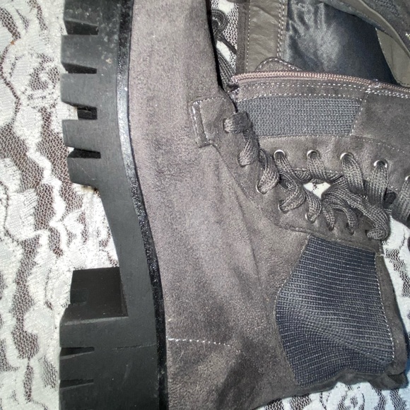 Gray boots - Picture 2 of 2